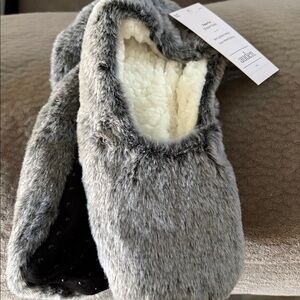 2 for $8! Auden Faux-Fur Slipper Socks in Black 2 pack!